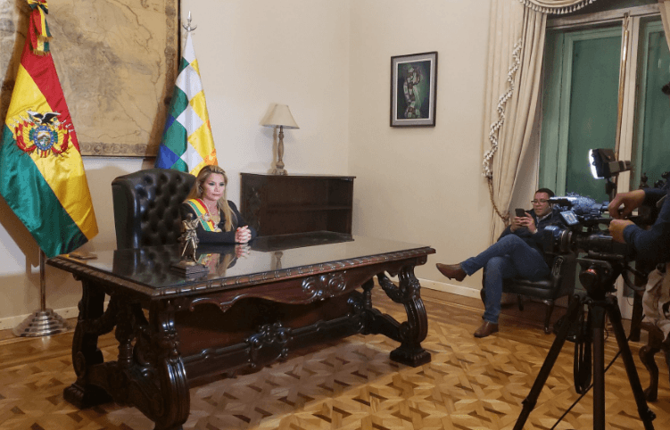 Me dan pena los mexicanos: Jeanine Áñez, presidenta interina de Bolivia