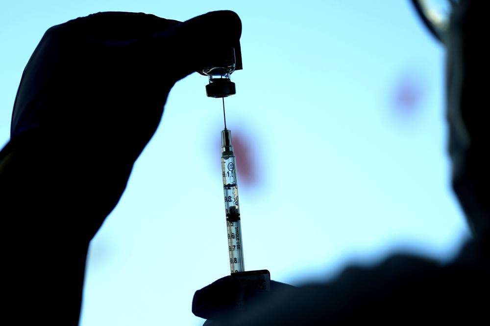 EUA lanza plan para aumentar producción de vacunas COVID