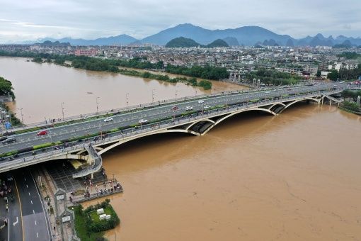 Diez muertos, 3 desaparecidos en inundaciones en China