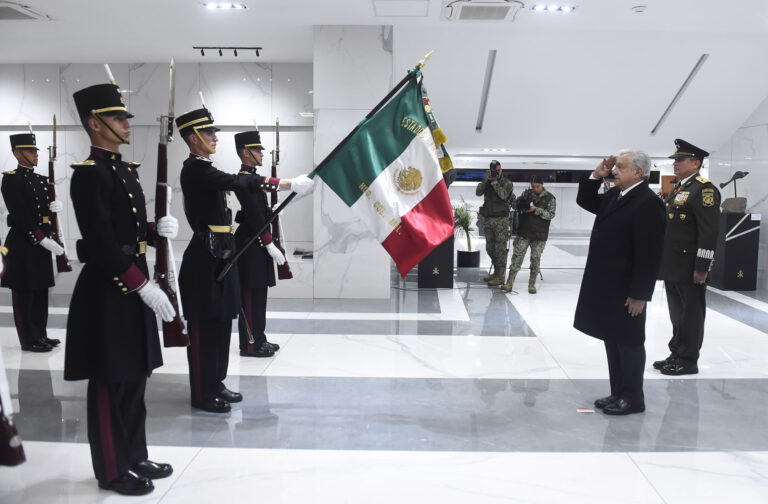 Por Festejos Del Bicentenario Del Heroico Colegio Militar Cadetes Arrian Bandera Capital México 1087