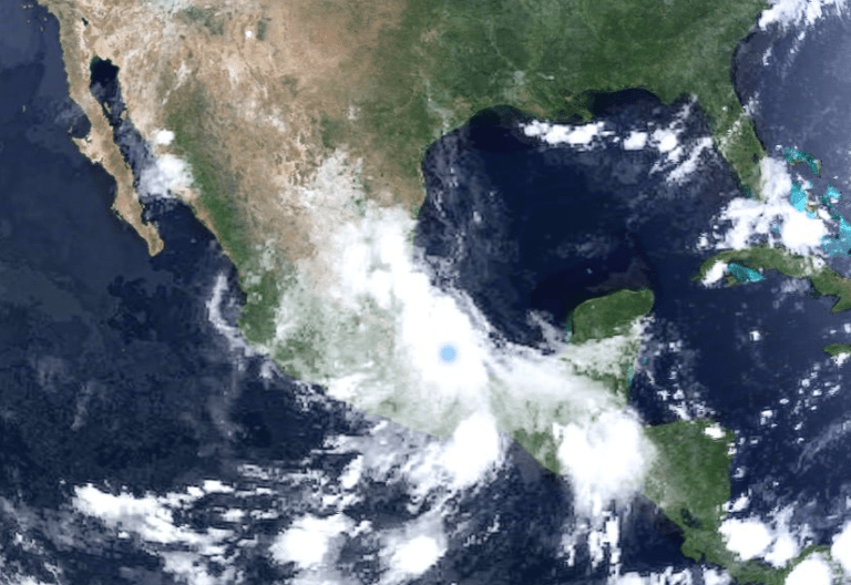 Depresión Tropical "Chris" tocó tierra en Veracruz con lluvias torrenciales en Centro y Oriente de México